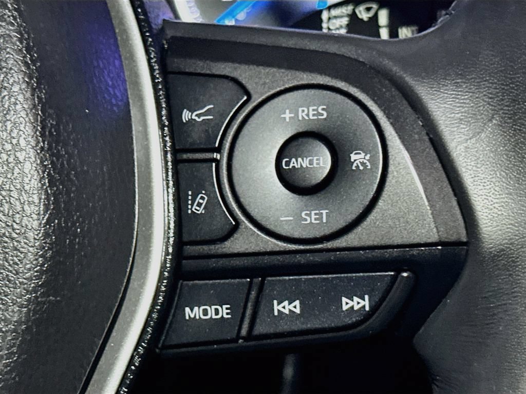 Used 2023 Toyota Venza LE AWD/4WD image 32