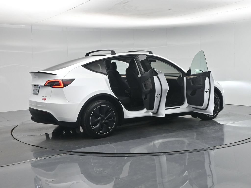 Used 2023 Tesla Model Y Long Range AWD/4WD image 4