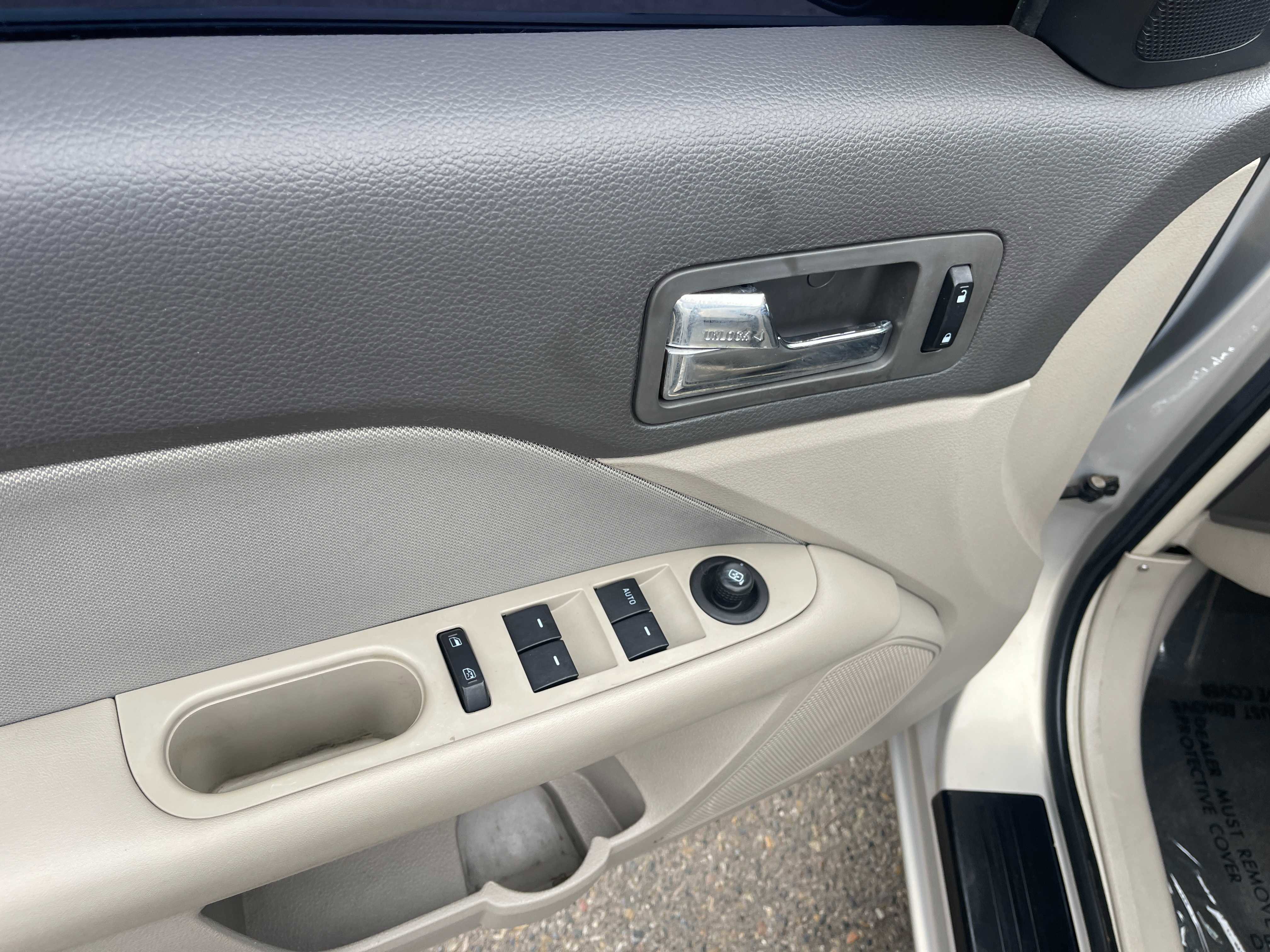 Used 2010 Ford Fusion SE FWD image 17