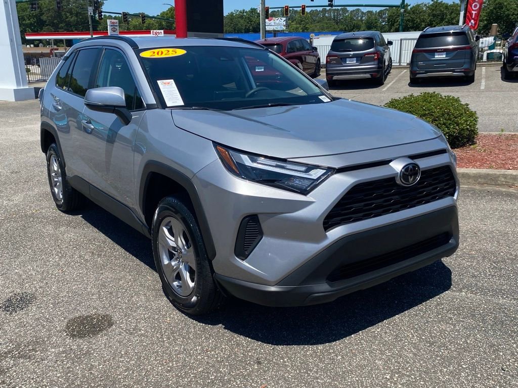 Used 2025 Toyota RAV4 XLE FWD image 1