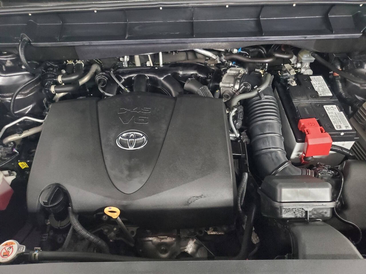 Used 2022 Toyota Highlander XLE AWD/4WD image 4
