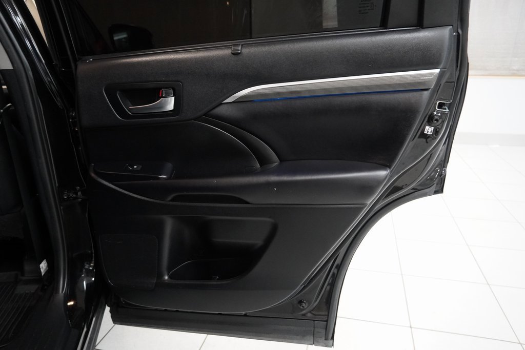 Used 2019 Toyota Highlander SE image 26
