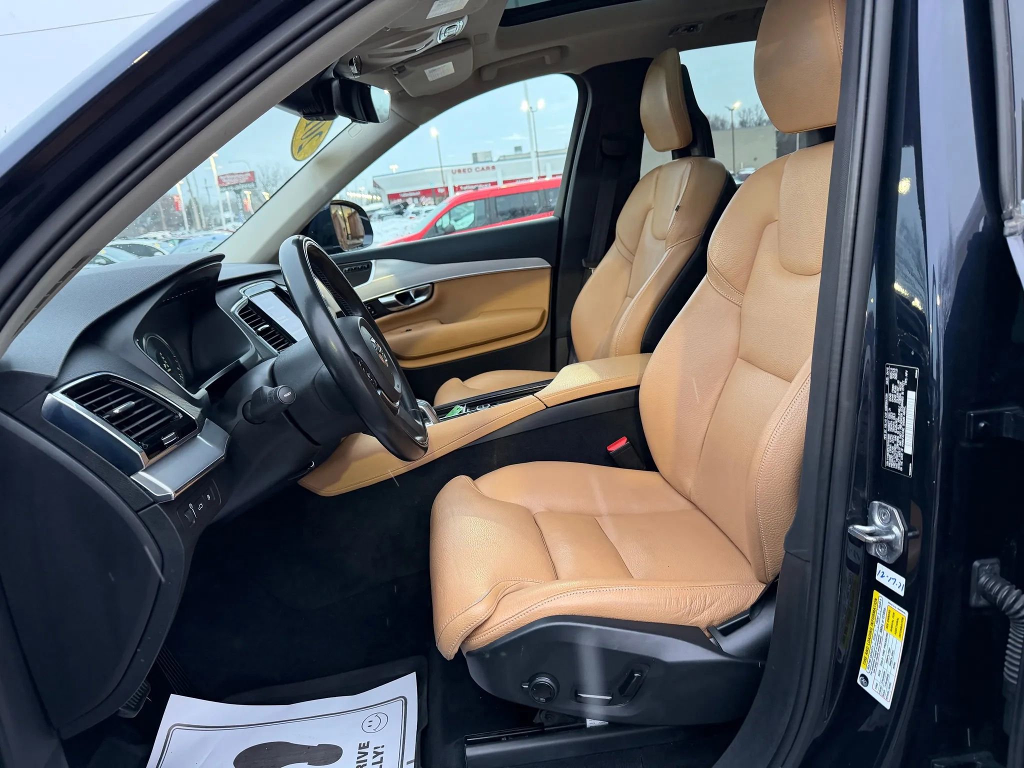 Used 2016 Volvo XC90 T8 Momentum w/ Vision Package image 13