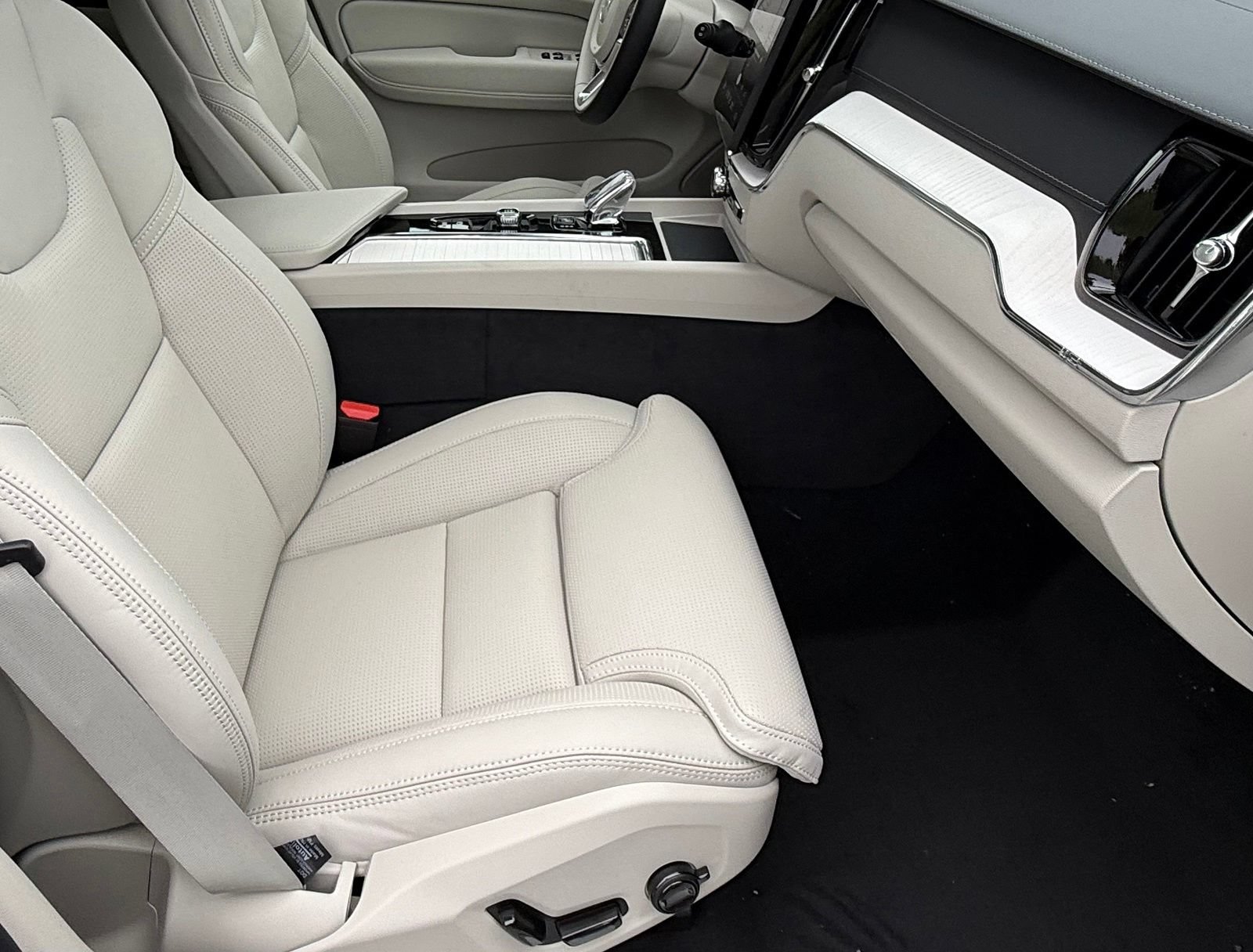 New 2026 Volvo XC60 T8 Ultra w/ Protection Package Premier AWD/4WD image 20