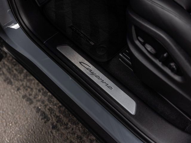 Certified 2025 Porsche Cayenne Coupe image 27