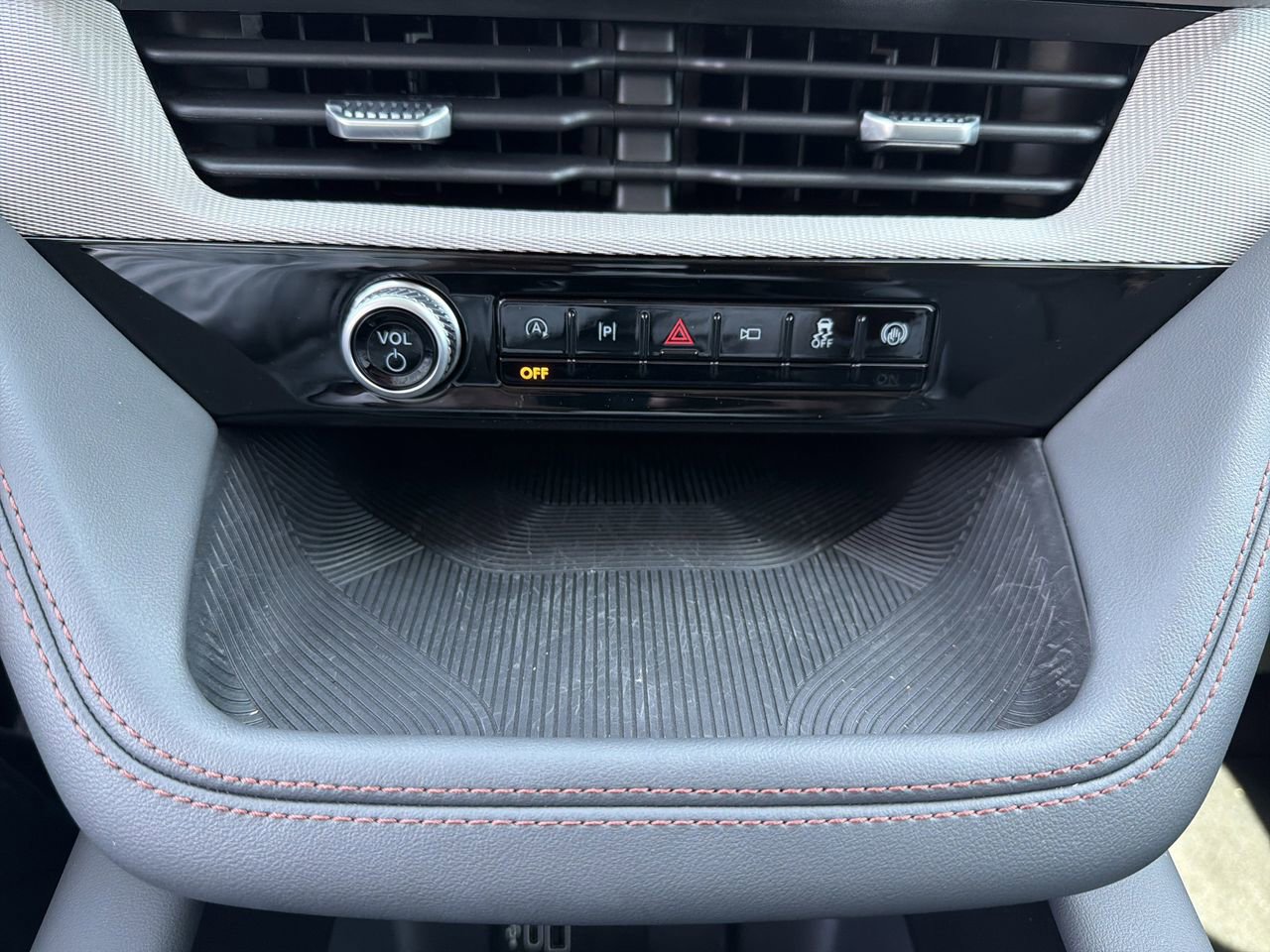 New 2026 Ford Explorer Active w/ Active Comfort Package image 10