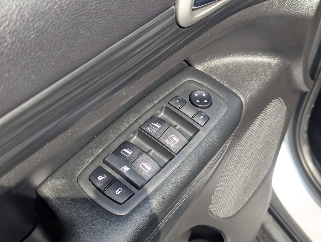 Used 2019 Jeep Grand Cherokee Laredo w/ Laredo X Package RWD image 27