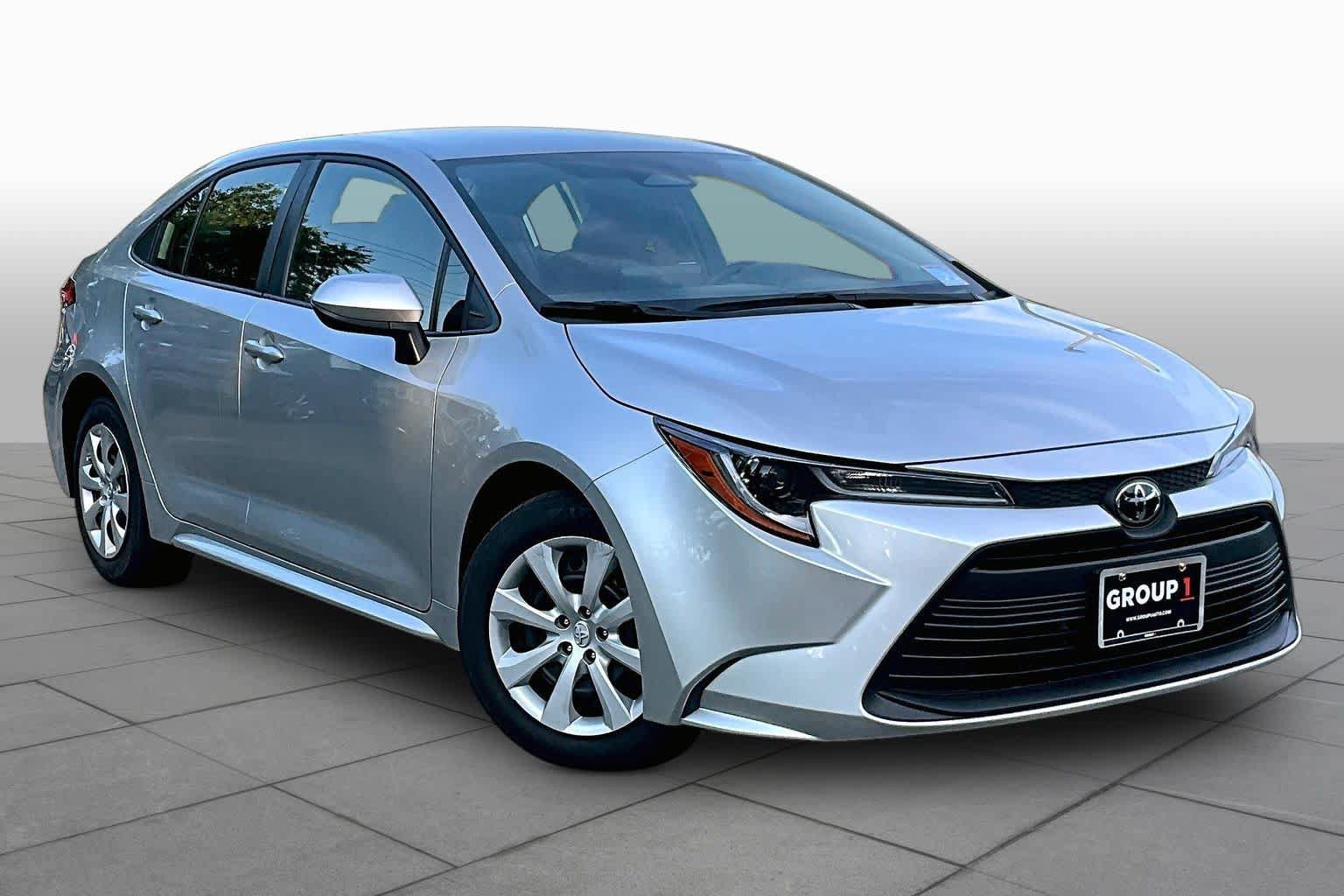 Used 2023 Toyota Corolla LE FWD image 3