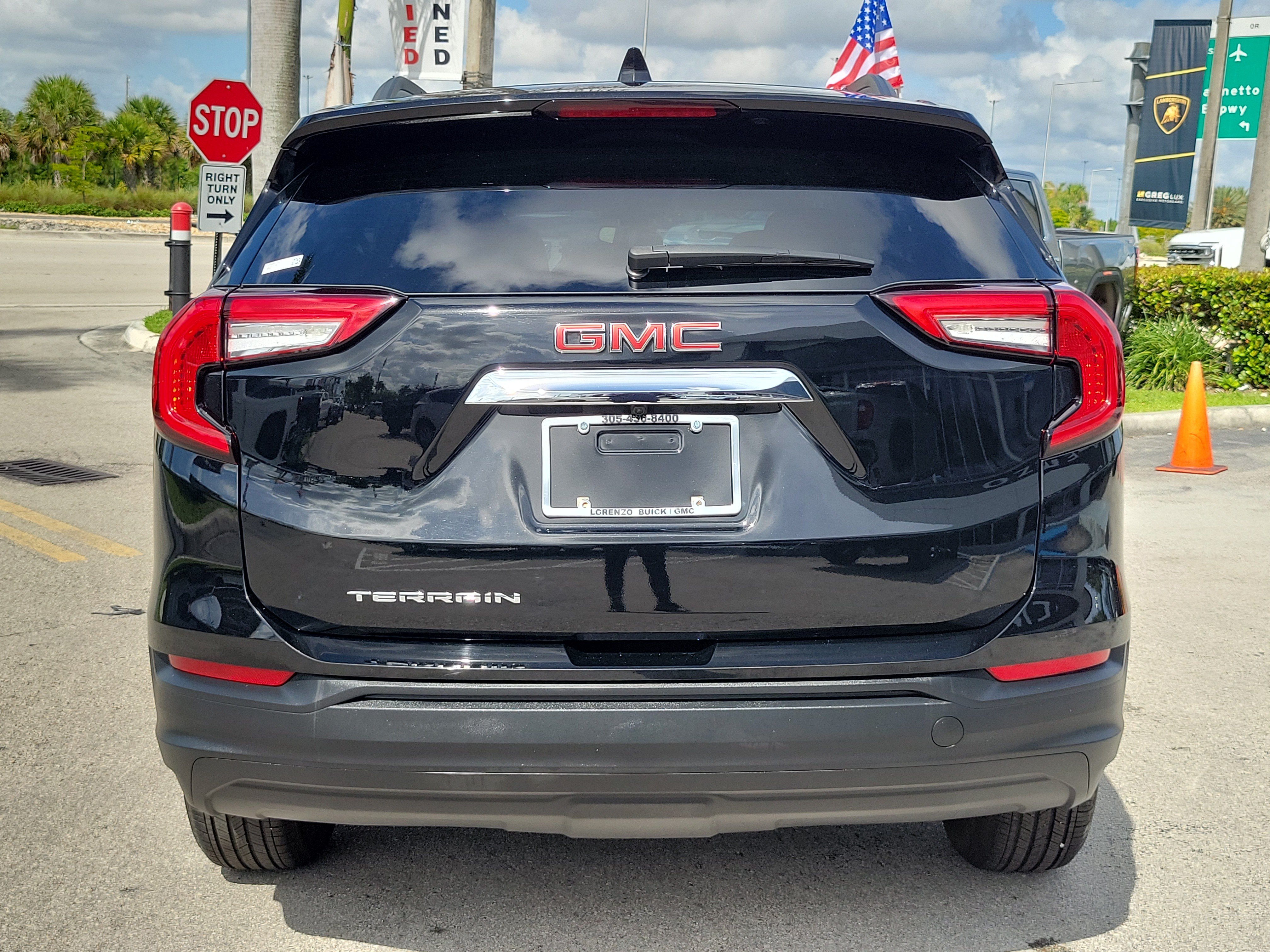Used 2023 GMC Terrain SLE w/ Driver Convenience Package FWD image 6