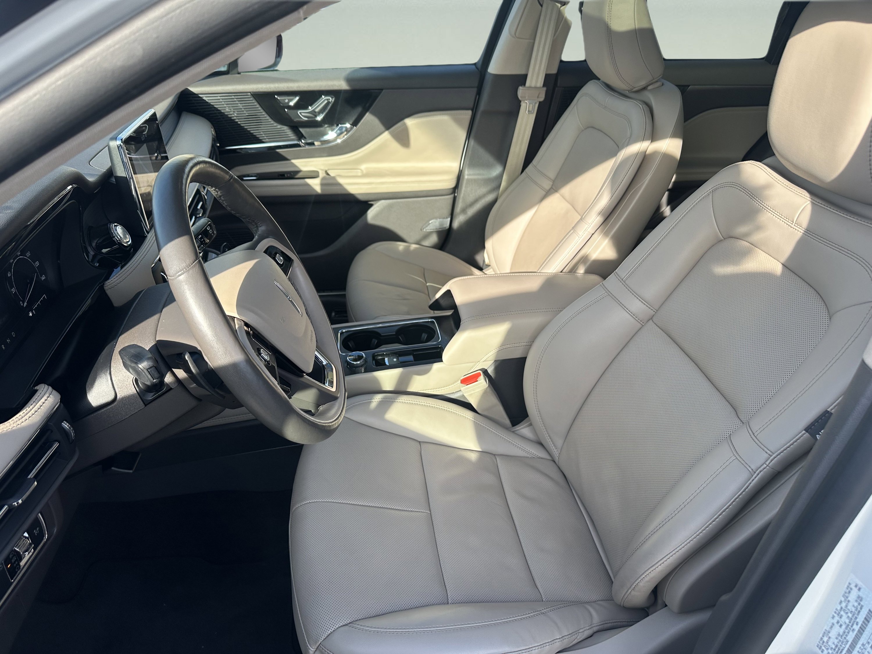 Used 2022 Lincoln Corsair AWD w/ Premium Package image 9