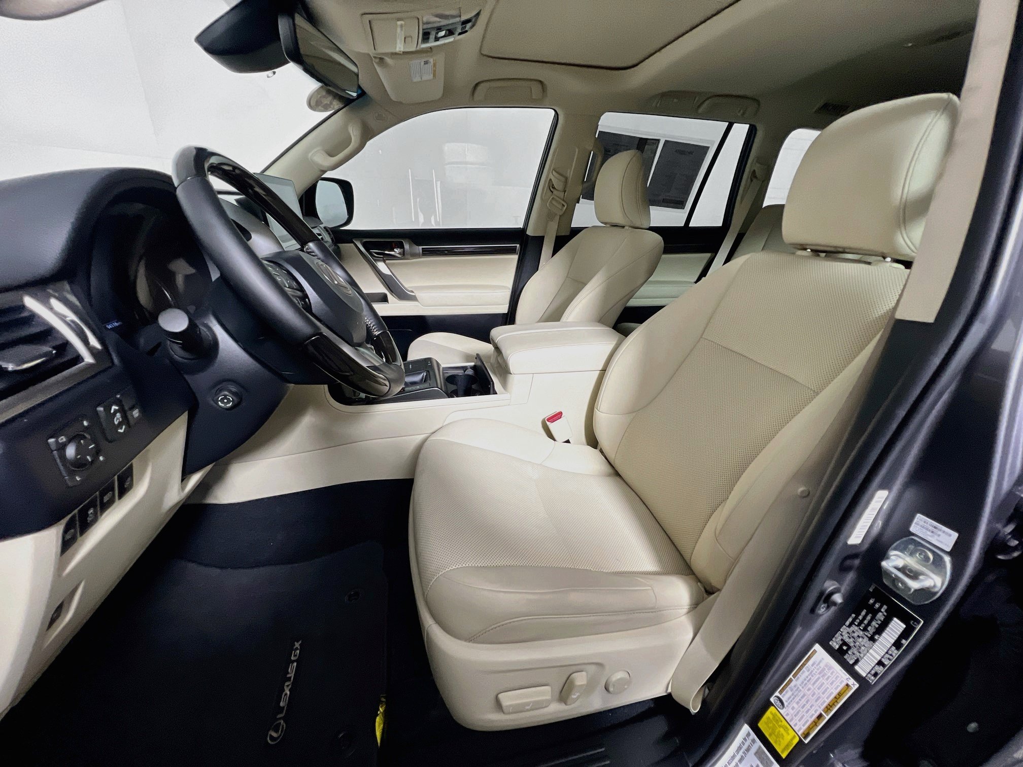 Used 2023 Lexus GX 460 Premium w/ Accessory Package AWD/4WD image 14