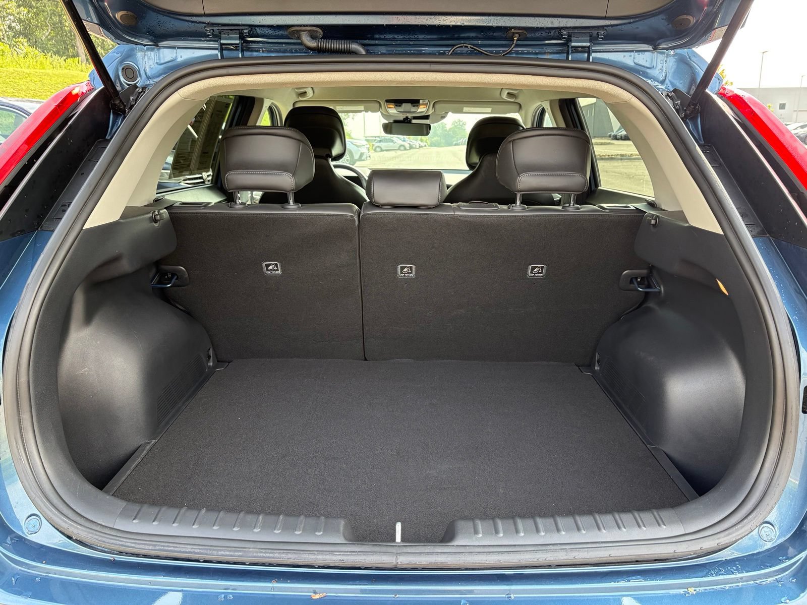 Used 2025 Kia Niro EX FWD image 12