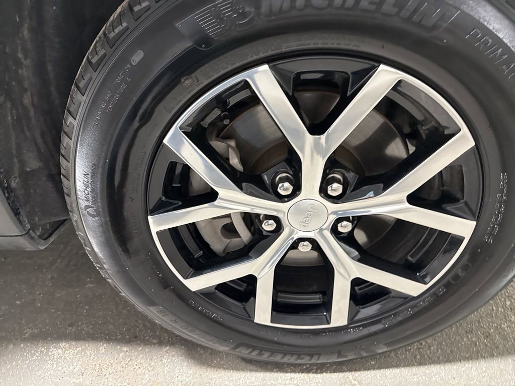 Used 2024 Jeep Grand Cherokee L Limited w/ Luxury Tech Group II image 47