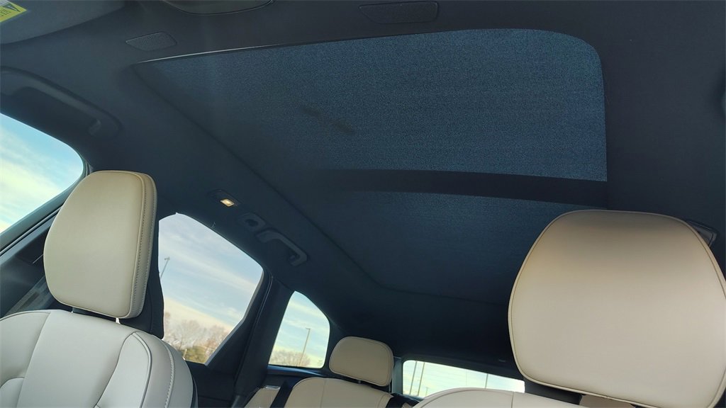 New 2026 Volvo XC60 B5 Plus w/ Climate Package image 25