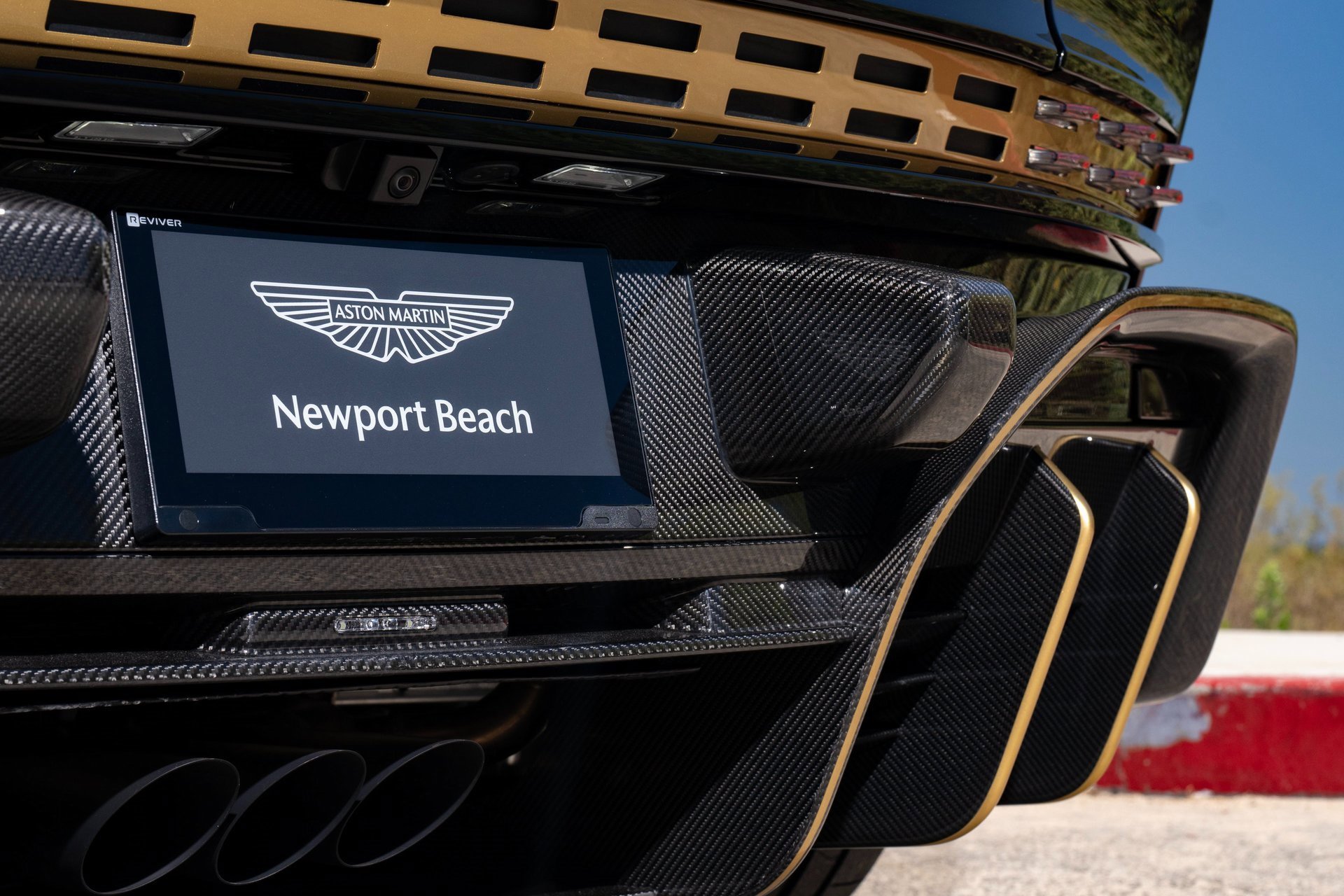 Used 2024 Aston Martin Valour image 33