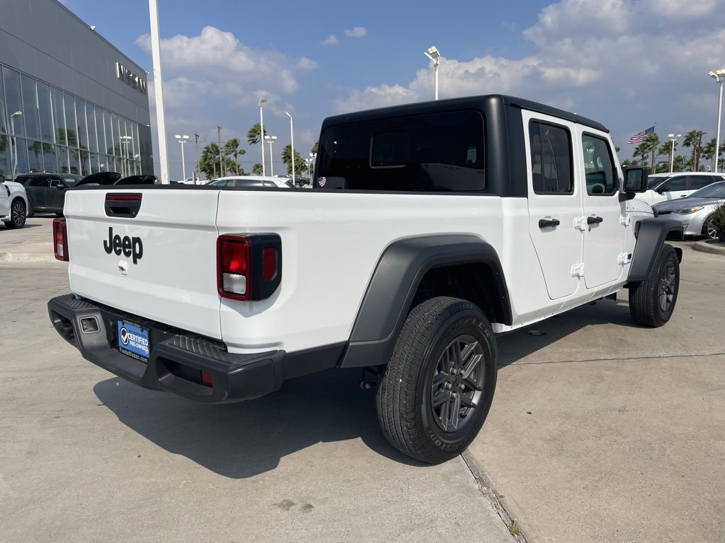 Used 2025 Jeep Gladiator Sport image 3