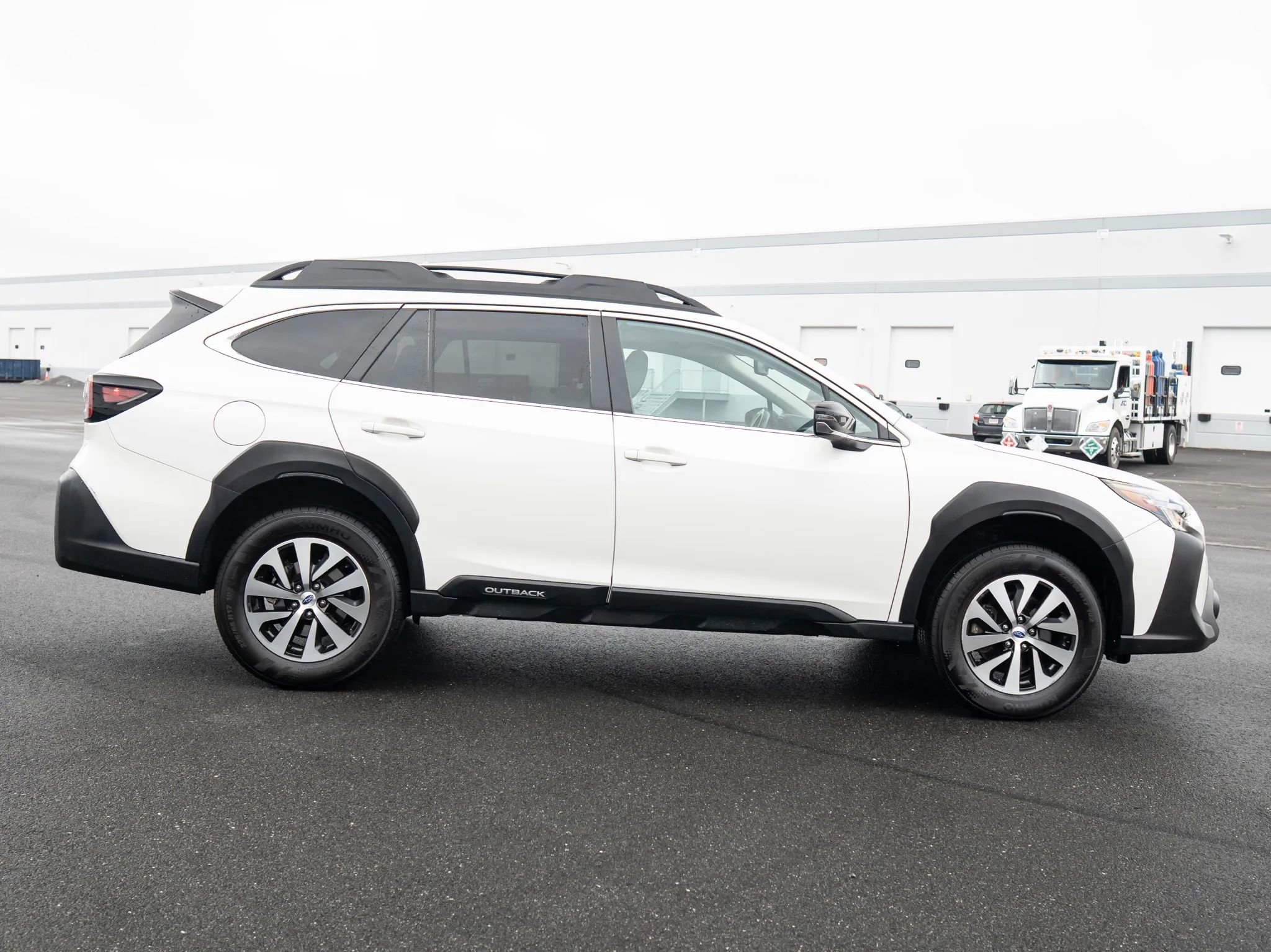 Used 2023 Subaru Outback Premium AWD/4WD image 7
