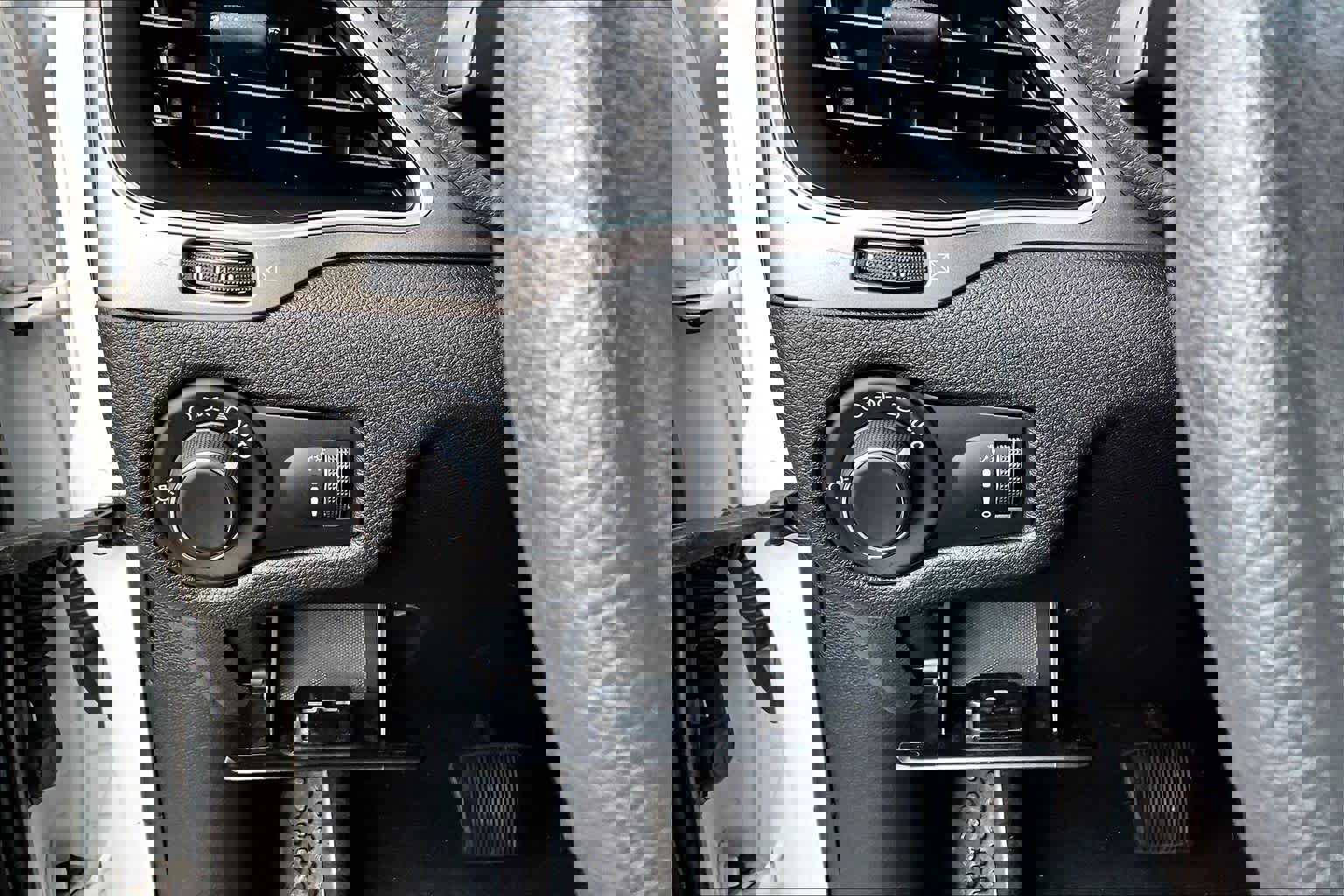 Used 2020 Jeep Cherokee Latitude FWD image 33