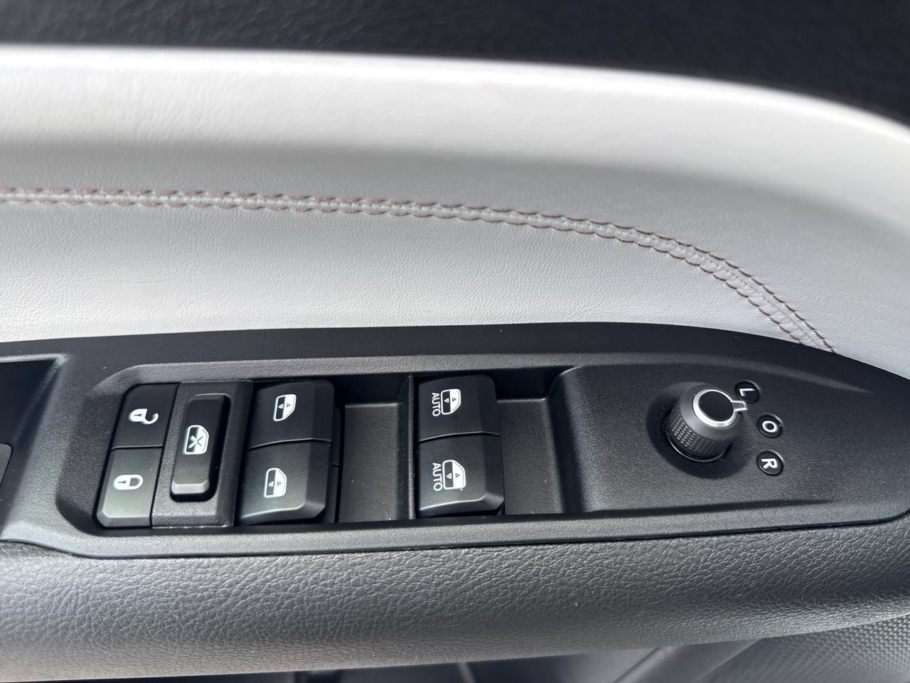 Certified 2025 Jeep Compass Limited AWD/4WD image 17