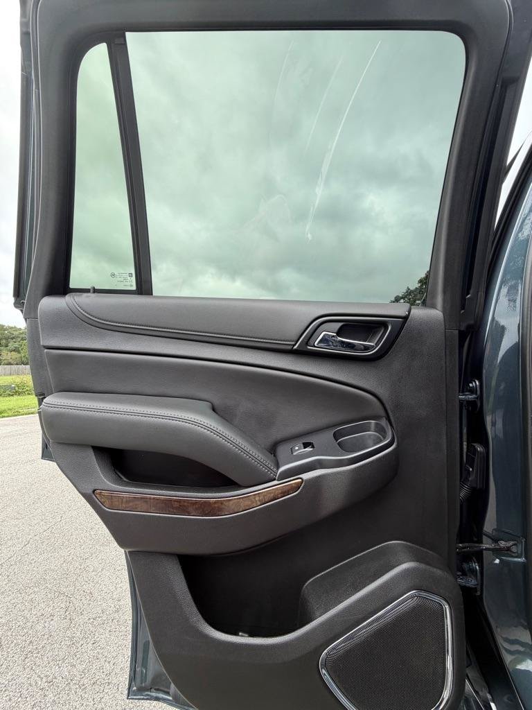 Used 2019 Chevrolet Tahoe LT w/ LT Signature Package RWD image 12