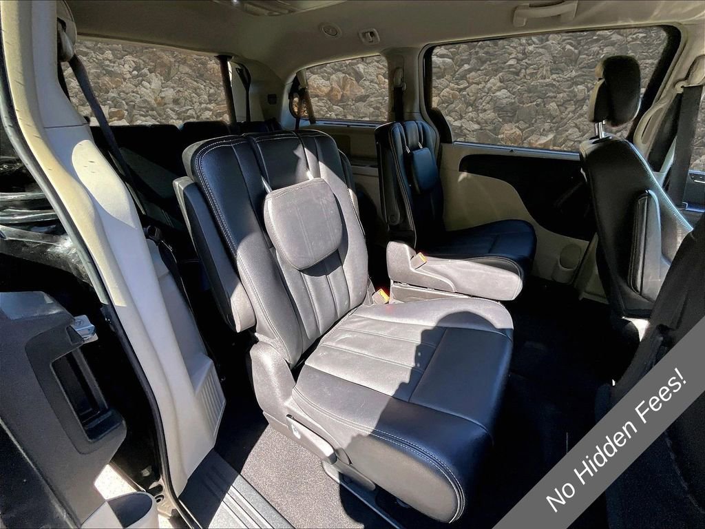 Used 2015 Chrysler Town & Country Touring FWD image 24
