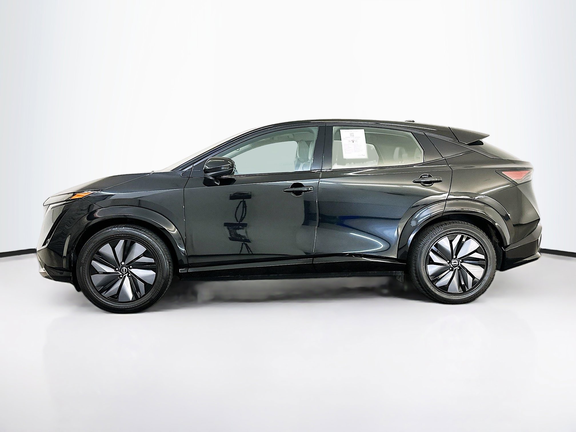 Used 2023 Nissan Ariya AWD image 4