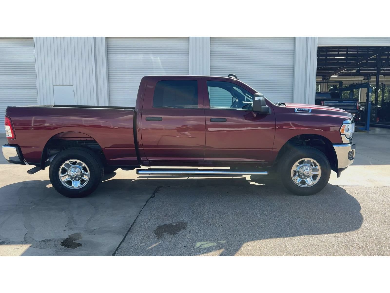 Used 2024 RAM 2500 Tradesman w/ Chrome Appearance Group AWD/4WD image 9