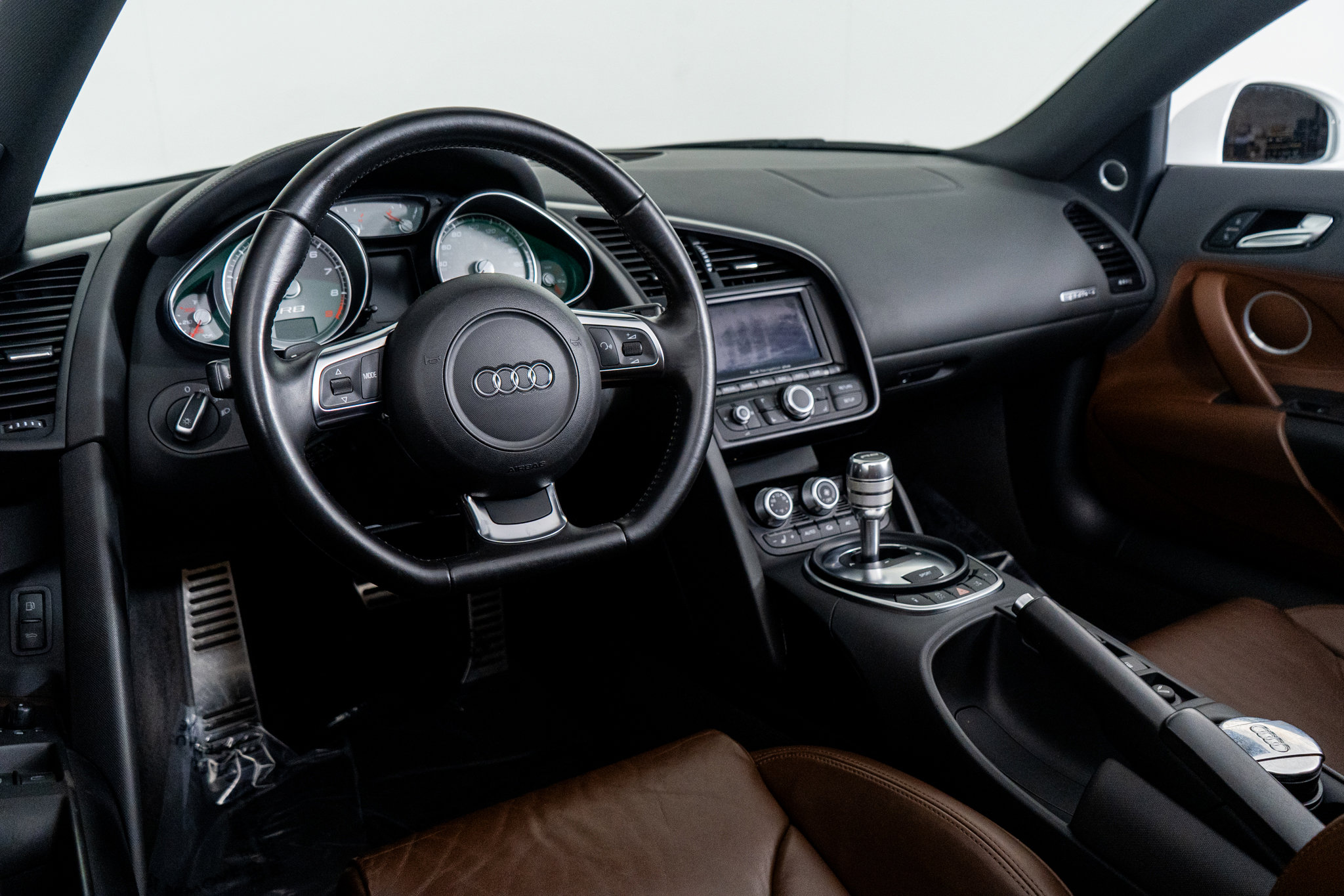 Used 2011 Audi R8 V8 image 2