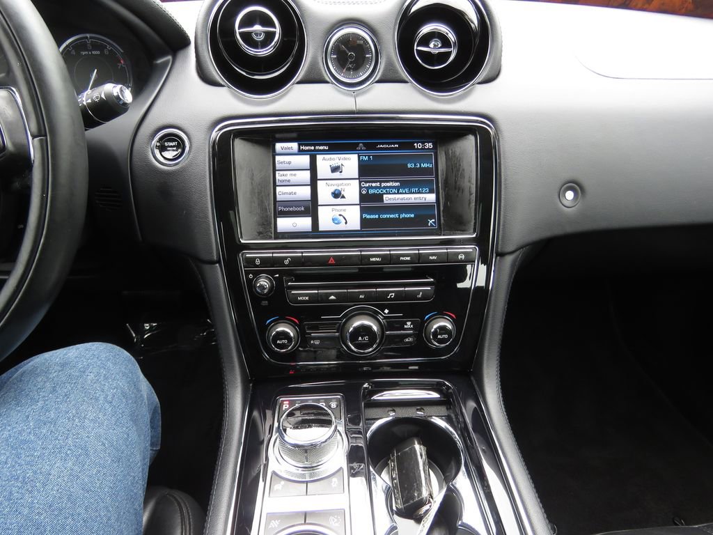 Used 2015 Jaguar XJ AWD image 27