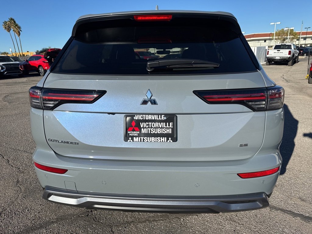 New 2025 Mitsubishi Outlander SE image 6