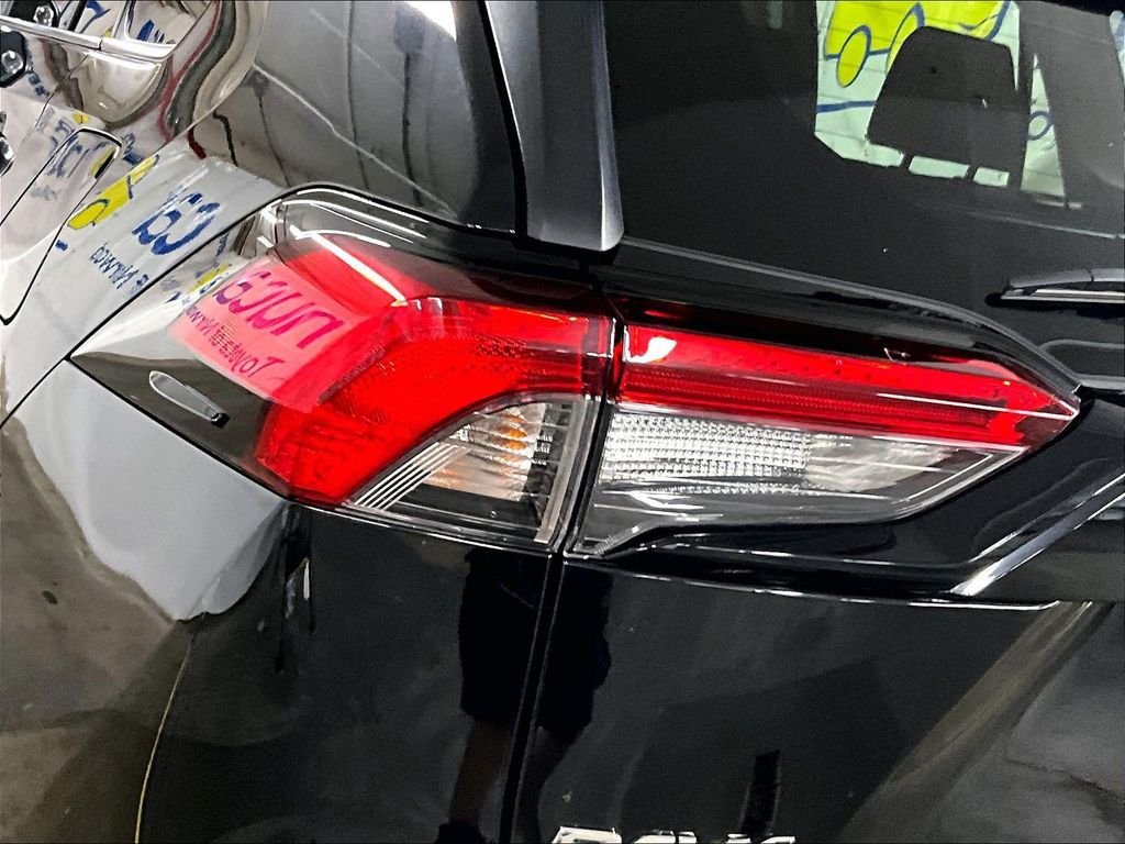 Certified 2020 Toyota RAV4 LE w/ All Weather Liner Package AWD/4WD image 32
