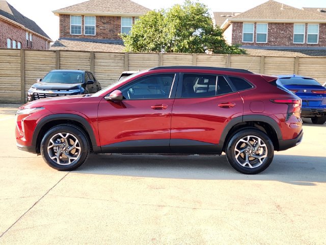 Used 2024 Chevrolet Trax LT w/ Driver Confidence Package FWD image 11