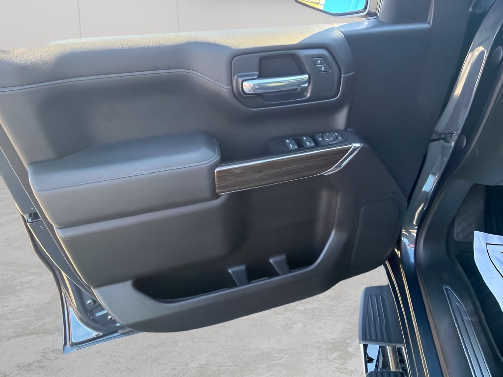 Used 2022 Chevrolet Silverado 1500 LT AWD/4WD image 15