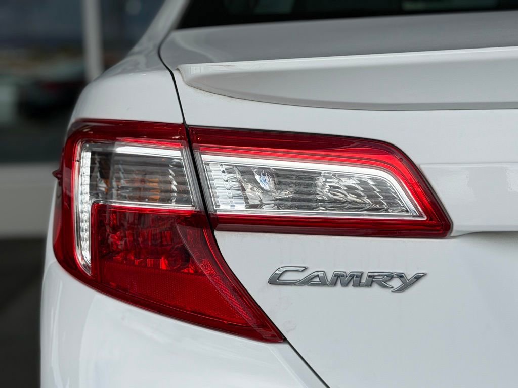 Used 2014 Toyota Camry SE FWD image 11