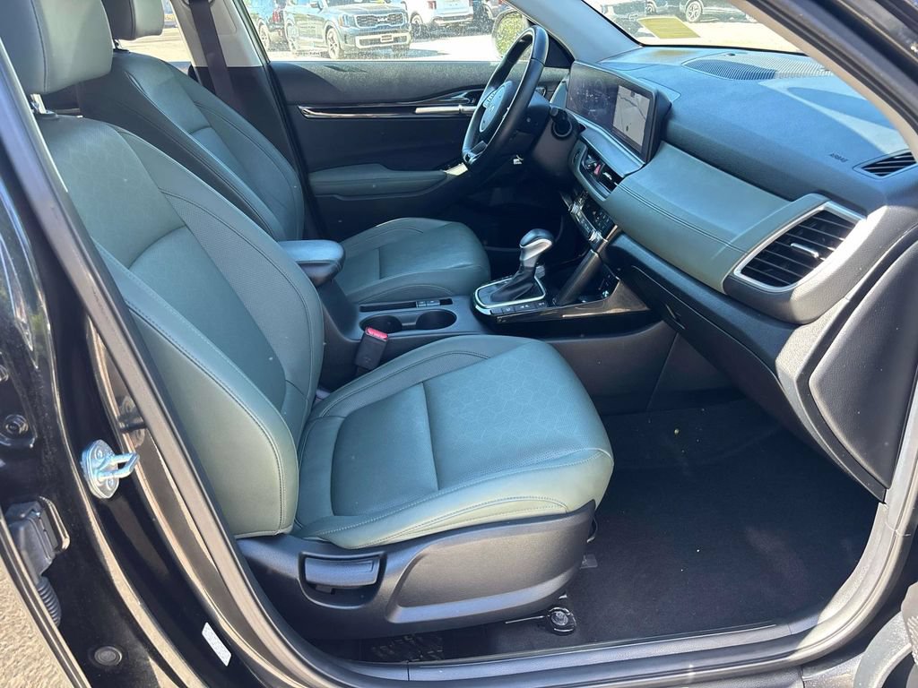 Certified 2024 Kia Seltos SX w/ SX Sunroof Package AWD/4WD image 17