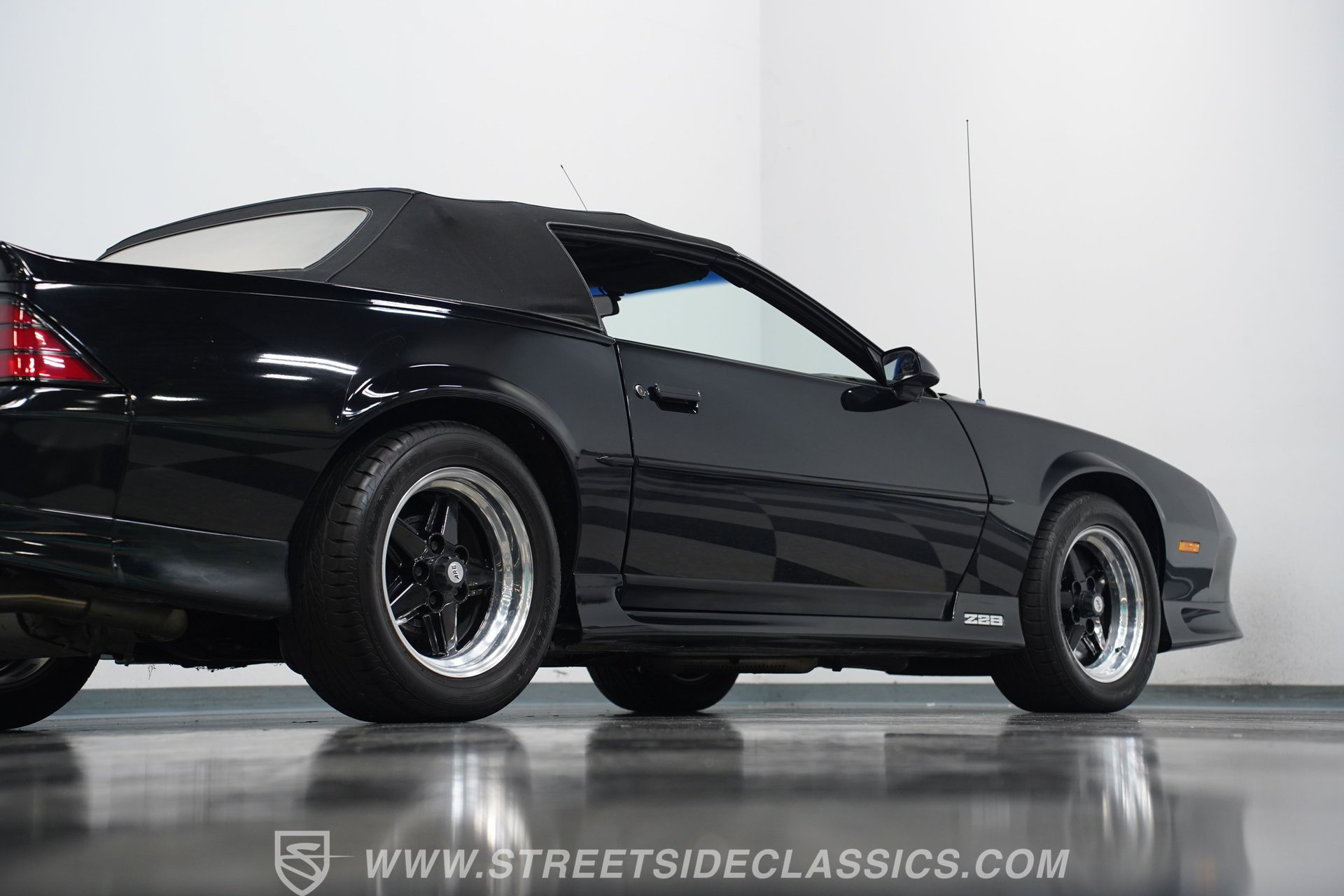 Used 1991 Chevrolet Camaro Z28 RWD image 29