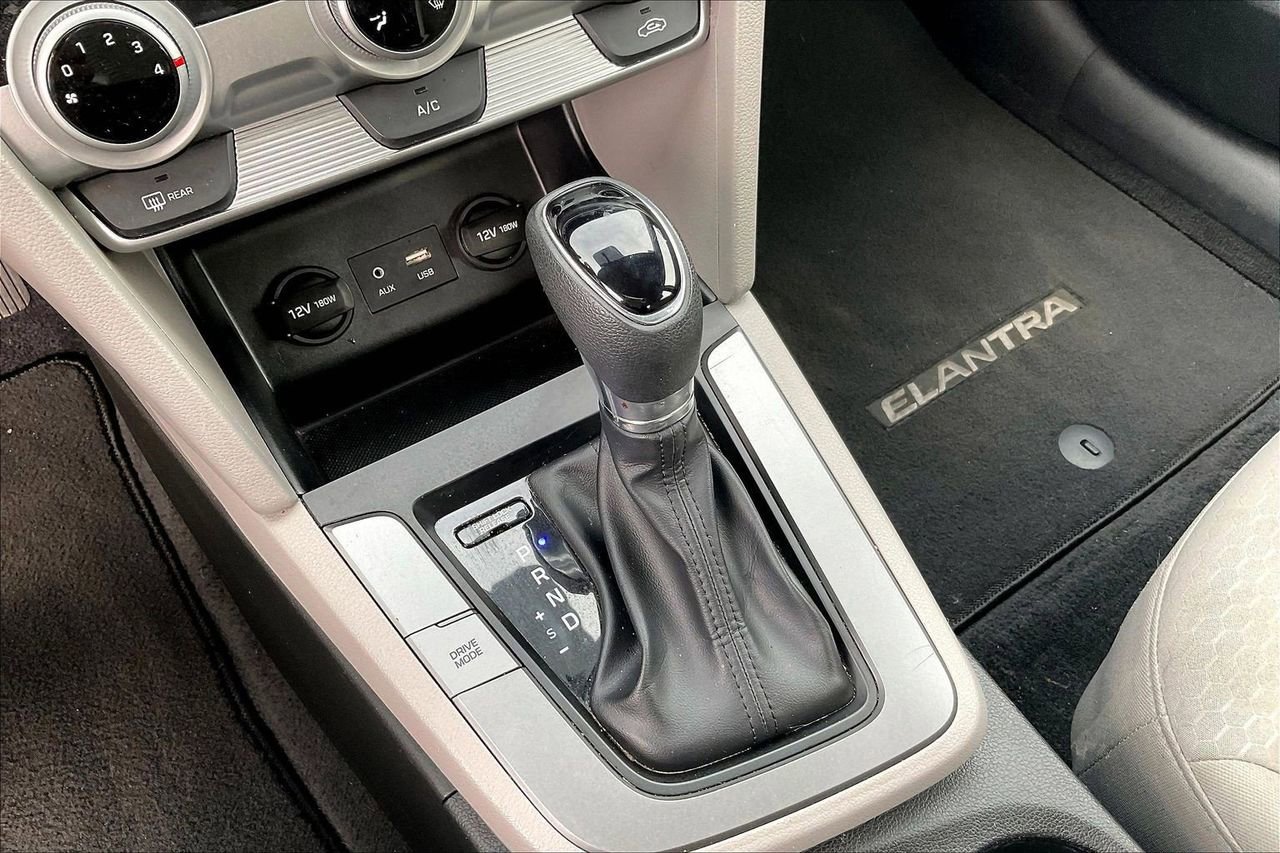 Used 2019 Hyundai Elantra SE image 28
