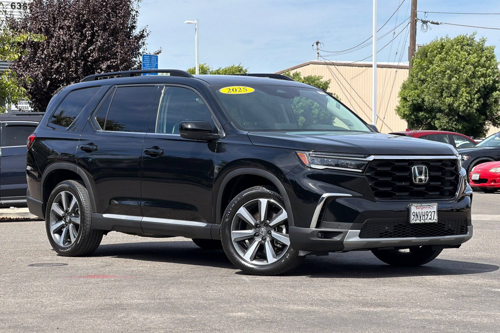 Certified 2025 Honda Pilot Touring image 2