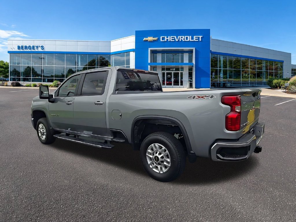 Used 2025 Chevrolet Silverado 2500 LT w/ Convenience Package AWD/4WD image 8