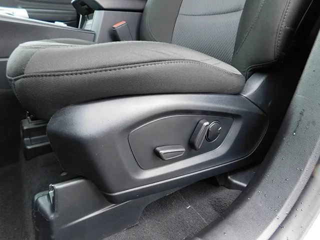 Used 2023 Ford Explorer XLT AWD/4WD image 17