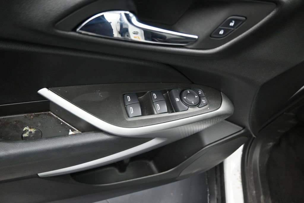 Used 2024 Chevrolet Trax RS FWD image 11