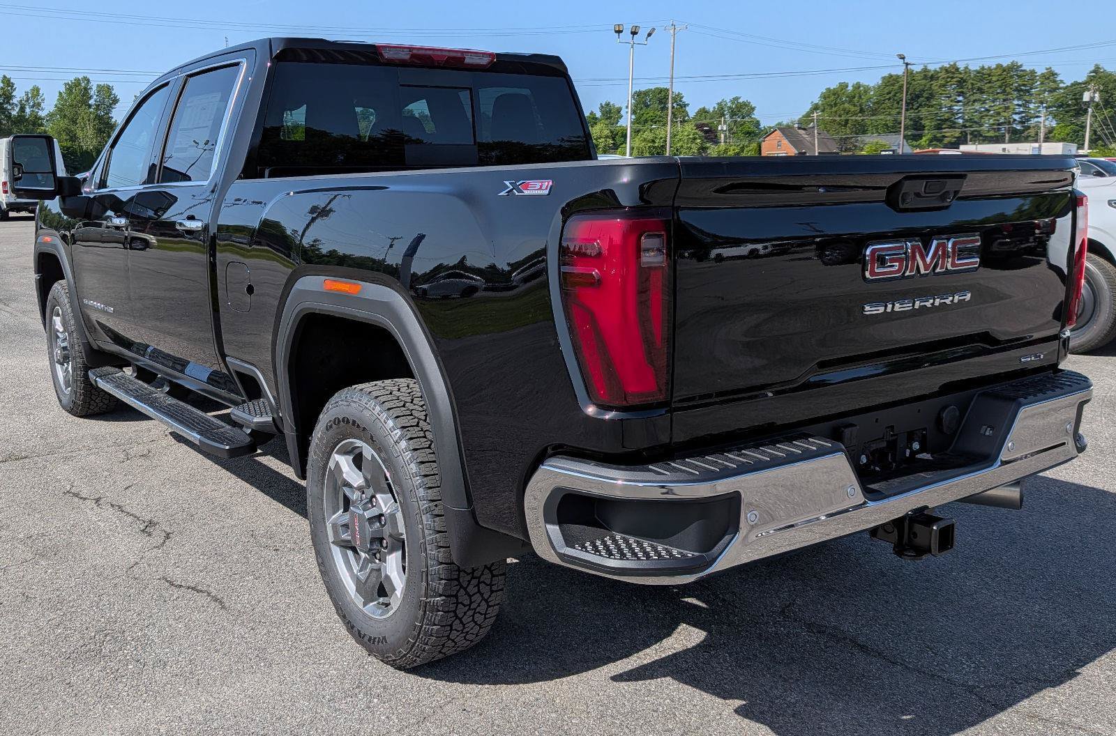 New 2026 GMC Sierra 2500 SLT w/ SLT Premium Package AWD/4WD image 8