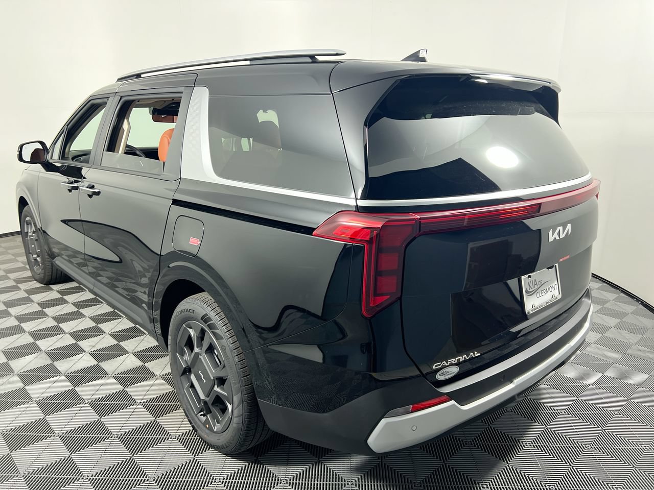 Certified 2026 Kia Carnival EX FWD image 7