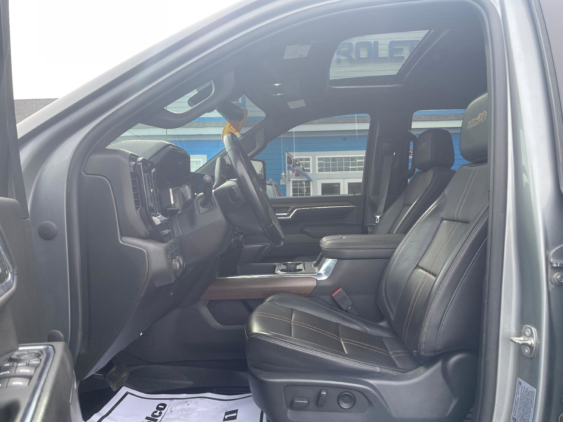 Used 2024 Chevrolet Silverado 2500 High Country w/ High Country Premium Package image 4