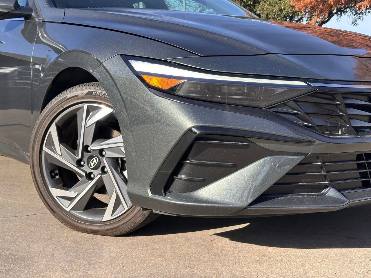 Certified 2024 Hyundai Elantra Limited image 2