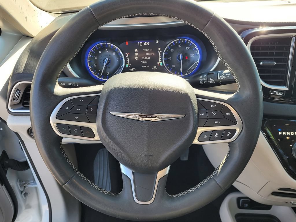 Used 2023 Chrysler Pacifica Touring-L FWD image 20