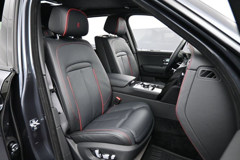 Certified 2024 Rolls-Royce Cullinan Black Badge AWD/4WD image 33