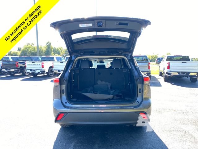 Used 2021 Toyota Highlander XLE AWD/4WD image 19