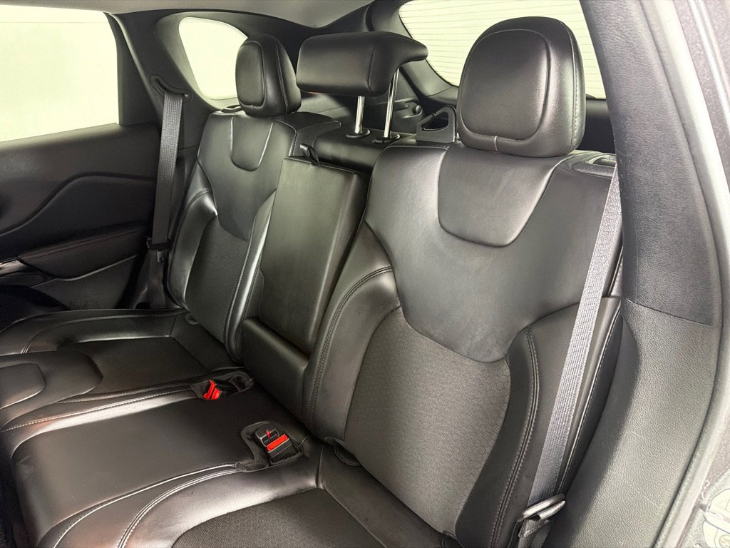 Used 2020 Jeep Cherokee Latitude Plus FWD image 20