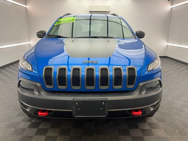 Used 2017 Jeep Cherokee Trailhawk AWD/4WD image 2